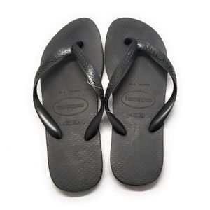 NWOT-Havaianas Women’s Flip Flops Size 6 Black